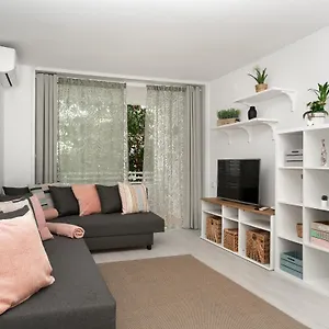 https://apartment-joaquin.topcostabravahotels.com
